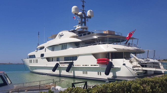 E Iniziata La Stagione Degli Yacht Di Lusso Al Porto Turistico Stamattina Ha Ormeggiato Calypso Qui Licata