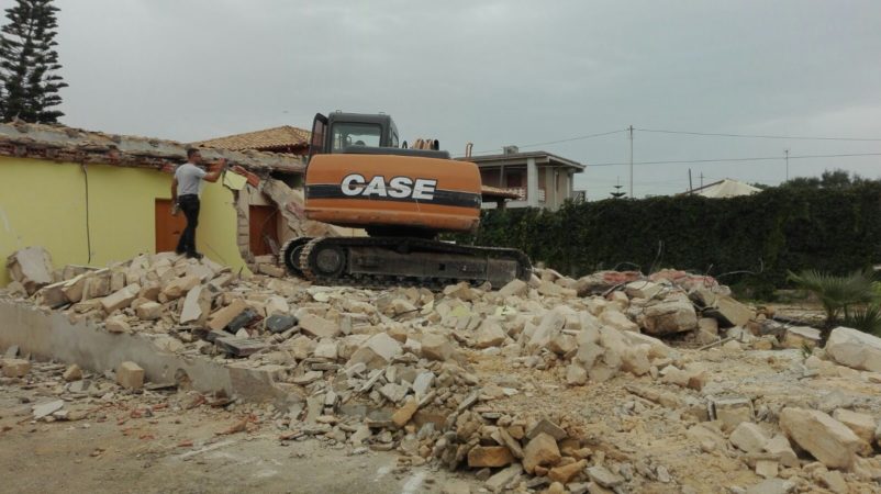 Una recente demolizione eseguita in città