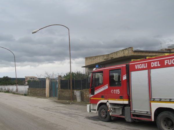 L'intervento dei pompieri in via Torregrossa