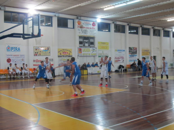 Un momento della sfida tra Studentesca e Basket Ragusa
