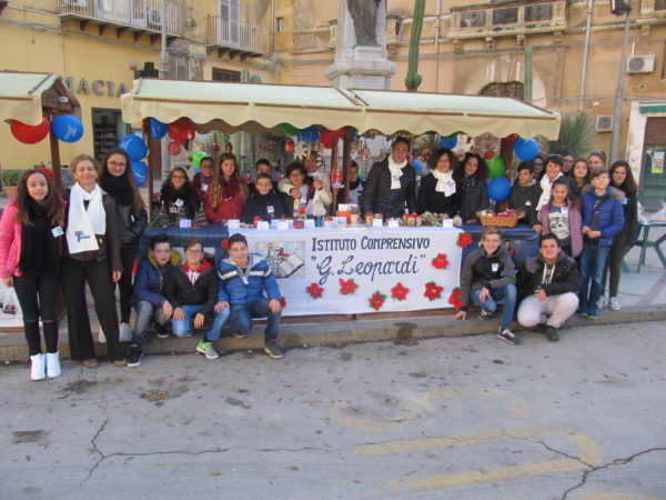 Lo stand della "Leopardi" in piazza Progresso