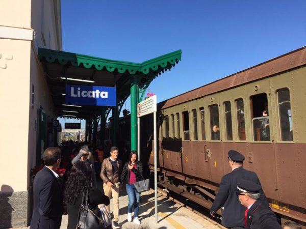 Il treno storico giunto nella stazione di Licata