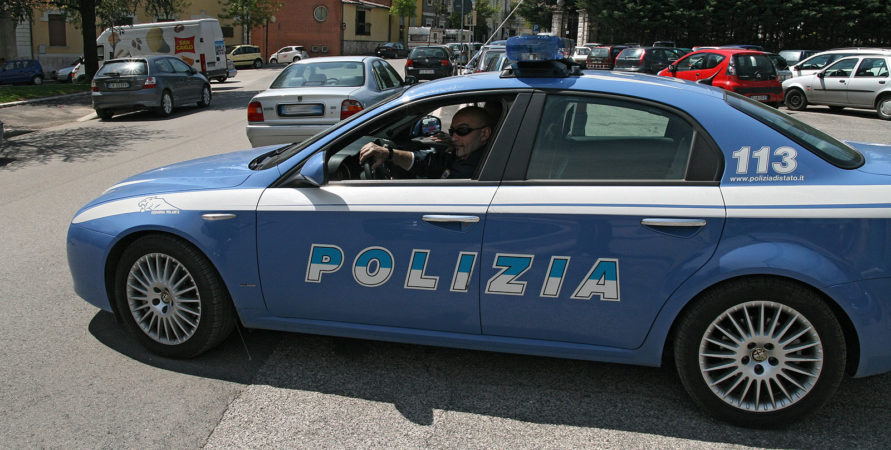 Una volante della polizia