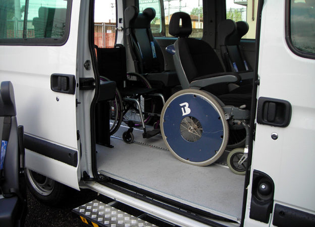 Un mezzo utilizzato per il trasporto dei disabili