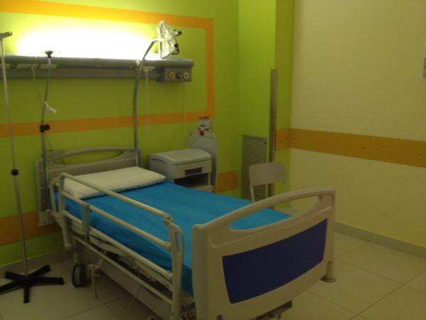 Uno dei nuovi letti del pronto soccorso dell'ospedale di Licata