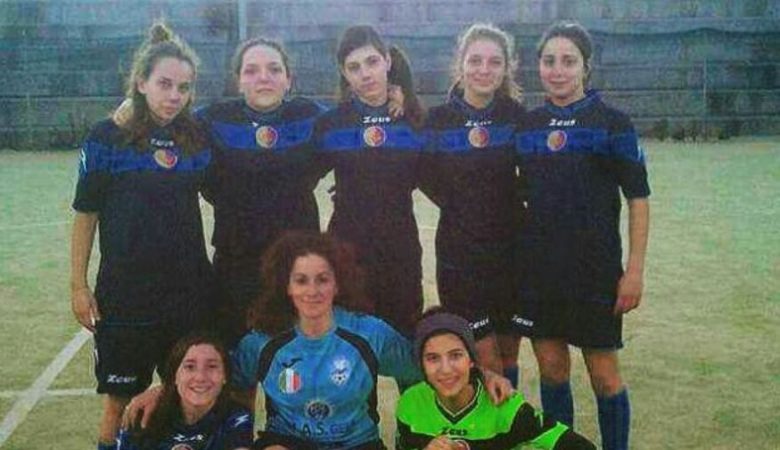 Le atlete della Santa Sofia di calcio femminile