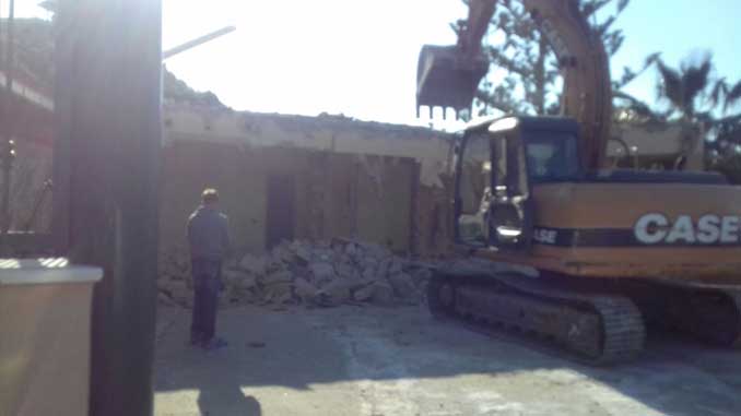 La demolizione della villetta di contrada Nicolizia