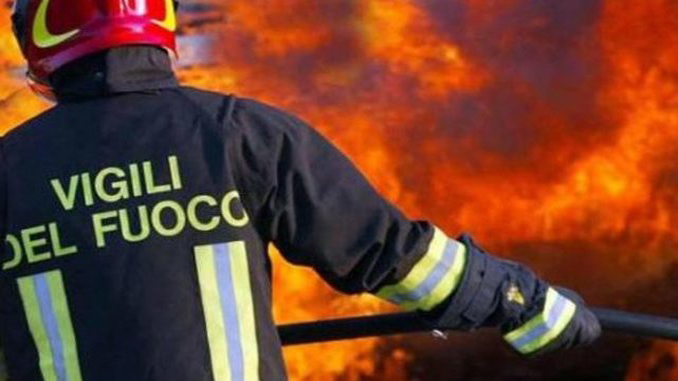 Vigili del fuoco al lavoro