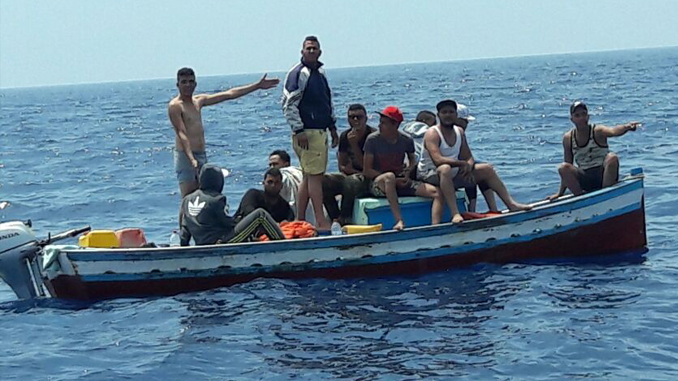 I 13 migranti sulla lancia individuata al largo di Licata