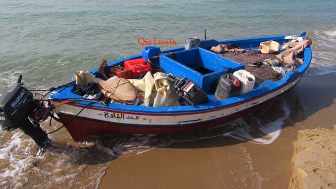 La barca usata dai migranti per sbarcare a Poggio di Guardia