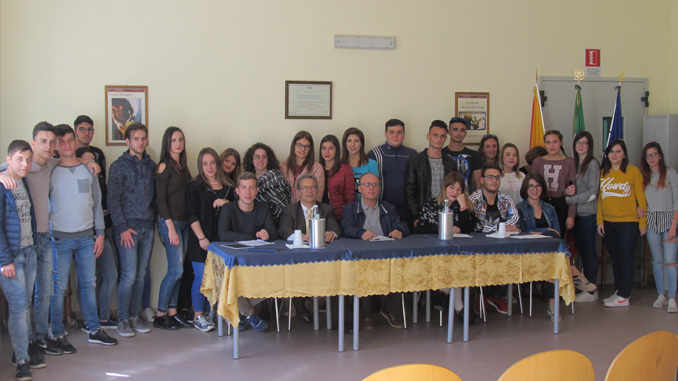 Studenti e insegnanti del "Re Capriata"
