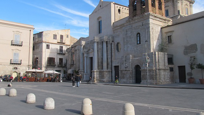 Piazza Sant'Angelo senz'auto