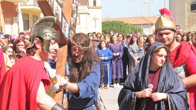 Un momento della via Crucis a Loreto