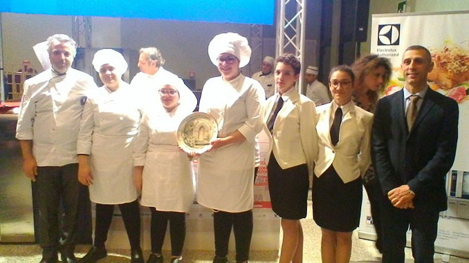 Studenti dell'alberghiero premiati alla Mandorlara