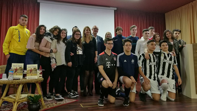 La presentazione di Calci vostri al liceo