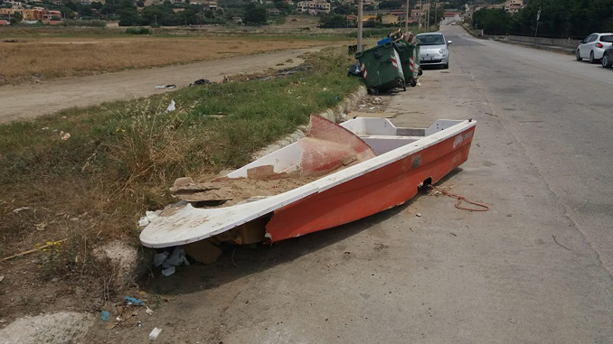 Barca abbandonata a Mollarella