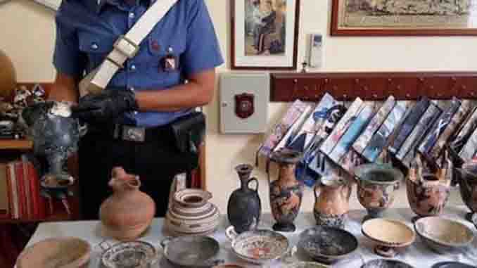 Carabinieri reperti archeologici