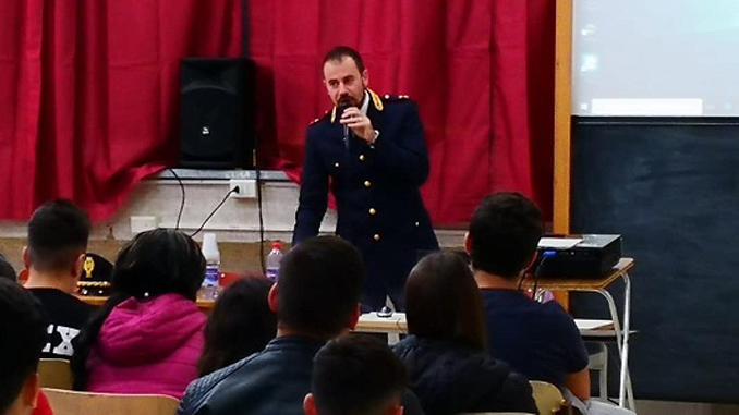 Polizia e studenti Re Capriata