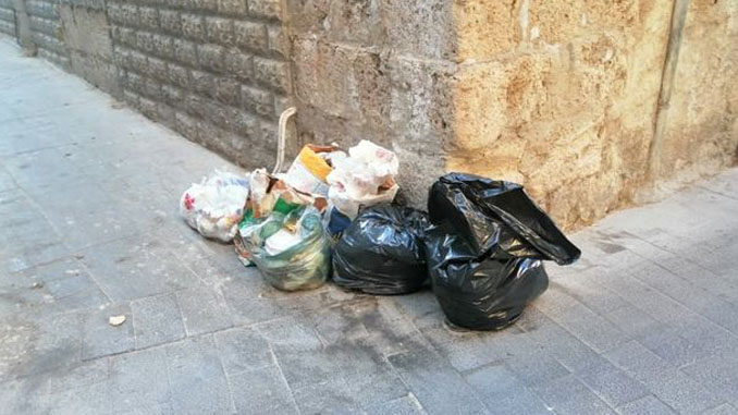 Rifiuti in via Sant'Andrea