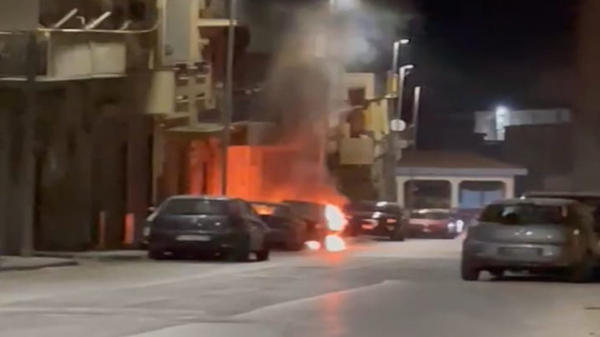 Incendio auto via Fontanelle